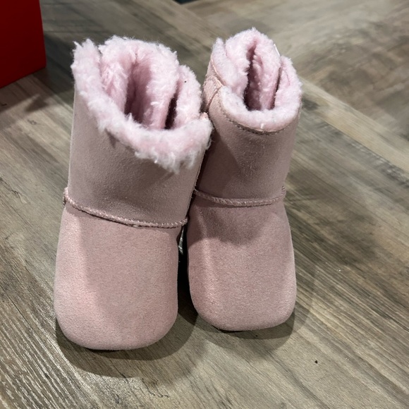 UGG Soft Pink Fluffy Slippers - Picture 1 of 6